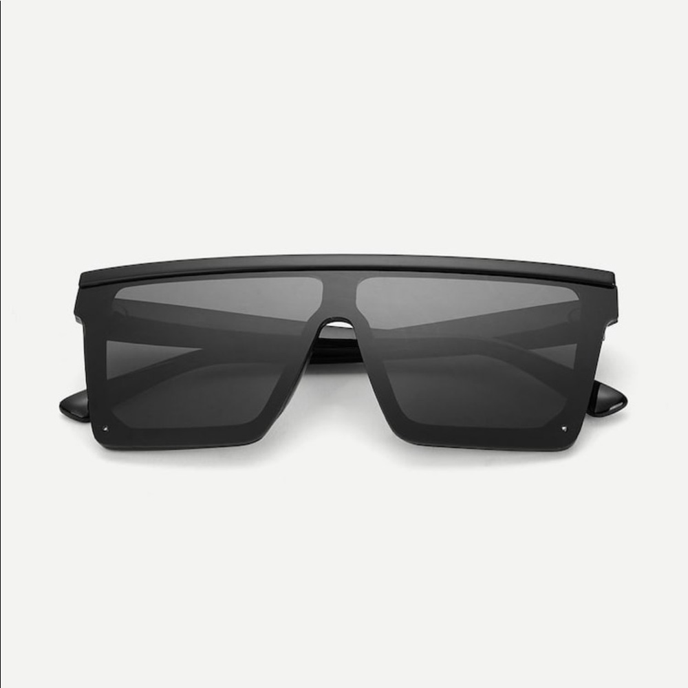 Straight Line Sunglasses in Black - Picture 2 of 3